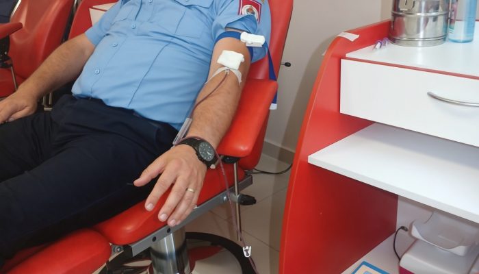 Pripadnici zvorničke policije dobrovoljno darovali krv (FOTO) – fotografija 2