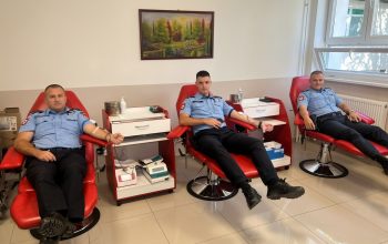 Pripadnici zvorničke policije dobrovoljno darovali krv (FOTO)