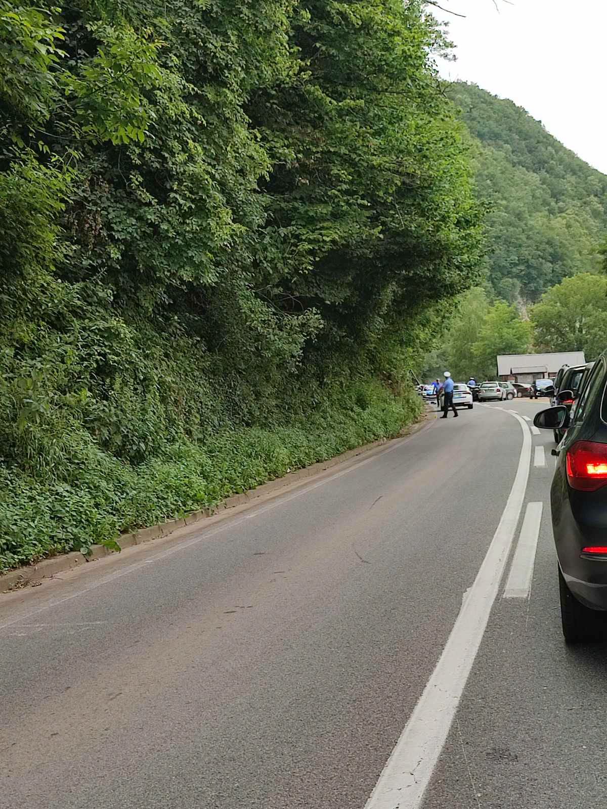 Dva lica povrijeđena u saobraćajnoj nezgodi kod Jošanice, saobaćaj dodatno otežan i usporen satima (FOTO)