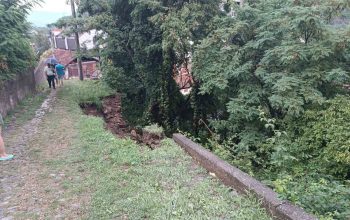 Nakon jučerašnjeg nevremena u Zvorniku, pripreme za sanaciju klizišta u naselju Bajr (FOTO)