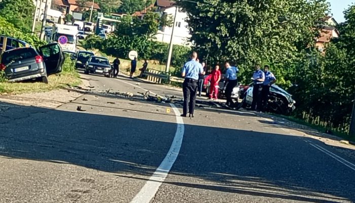 Dvije osobe zadobile teške povrede u jutrošnjoj saobraćajnoj nezgodi u Branjevu (FOTO)