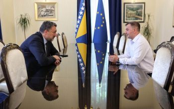 Podrinjac Fadil Cvrk dobio diplomatski pasoš BiH: „Ovo je za mene veliko moralno priznanje države“ (FOTO)