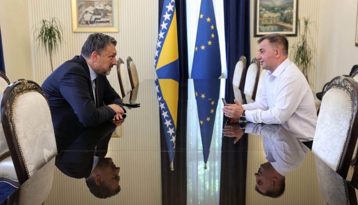 Podrinjac Fadil Cvrk dobio diplomatski pasoš BiH: „Ovo je za mene veliko moralno priznanje države“ (FOTO)