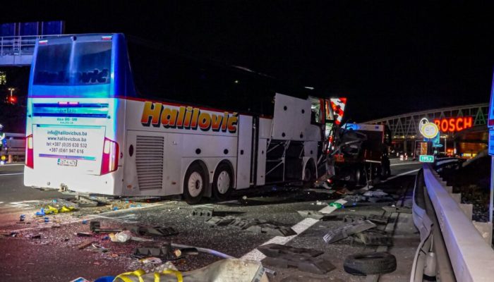 Autobus kalesijske firme učesnik teške saobraćajne nesreće kod Stuttgarta, 15 osoba povrijeđeno (FOTO)