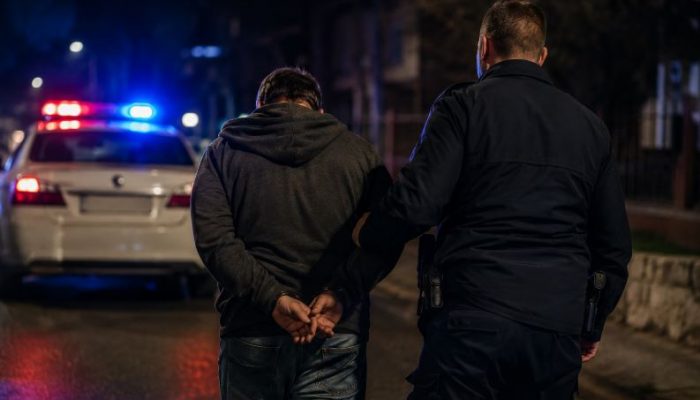 Pijan narušavao javni red i mir u centru grada, policija uhapsila muškarca sa 2,59 promila alkohola