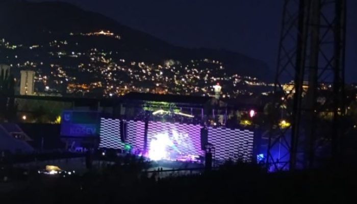 Sve je spremno za muzički spektakl: Dino Merlin na Koševu uz vrhunsku produkciju i stroge mjere sigurnosti