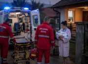 Beba rođena u porodičnoj kući, ekipa Hitne pomoći iz Zvornika uspješno obavila još jedan porođaj na terenu