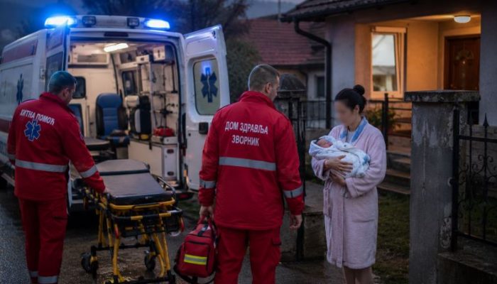 Beba rođena u porodičnoj kući, ekipa Hitne pomoći iz Zvornika uspješno obavila još jedan porođaj na terenu