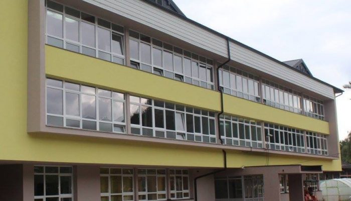 SDS, SDA i SP protiv preimenovanja škole u Vlasenici po pravoslavnom svecu, vlast: Pod Ostrog idu i Bošnjaci