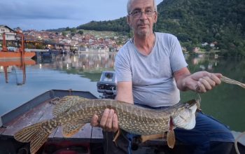 Novi kapitalni ulov Uzeira Dedića "Gele": Još jedna ljepotica iz Zvorničkog jezera završila na fotografiji (FOTO)