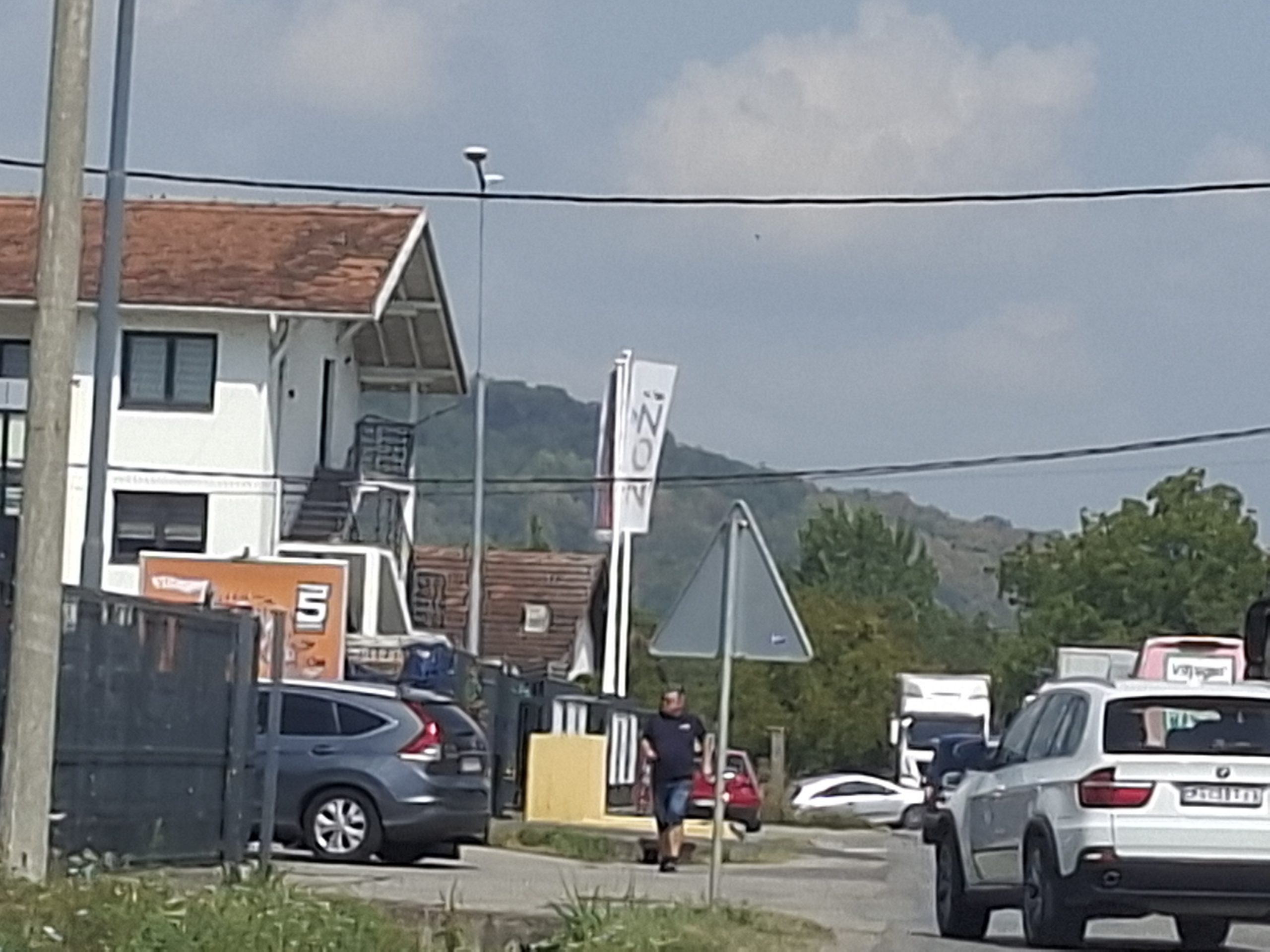 Kilometarske kolone nakon sudara automobila i kamiona u Čelopeku (FOTO) 