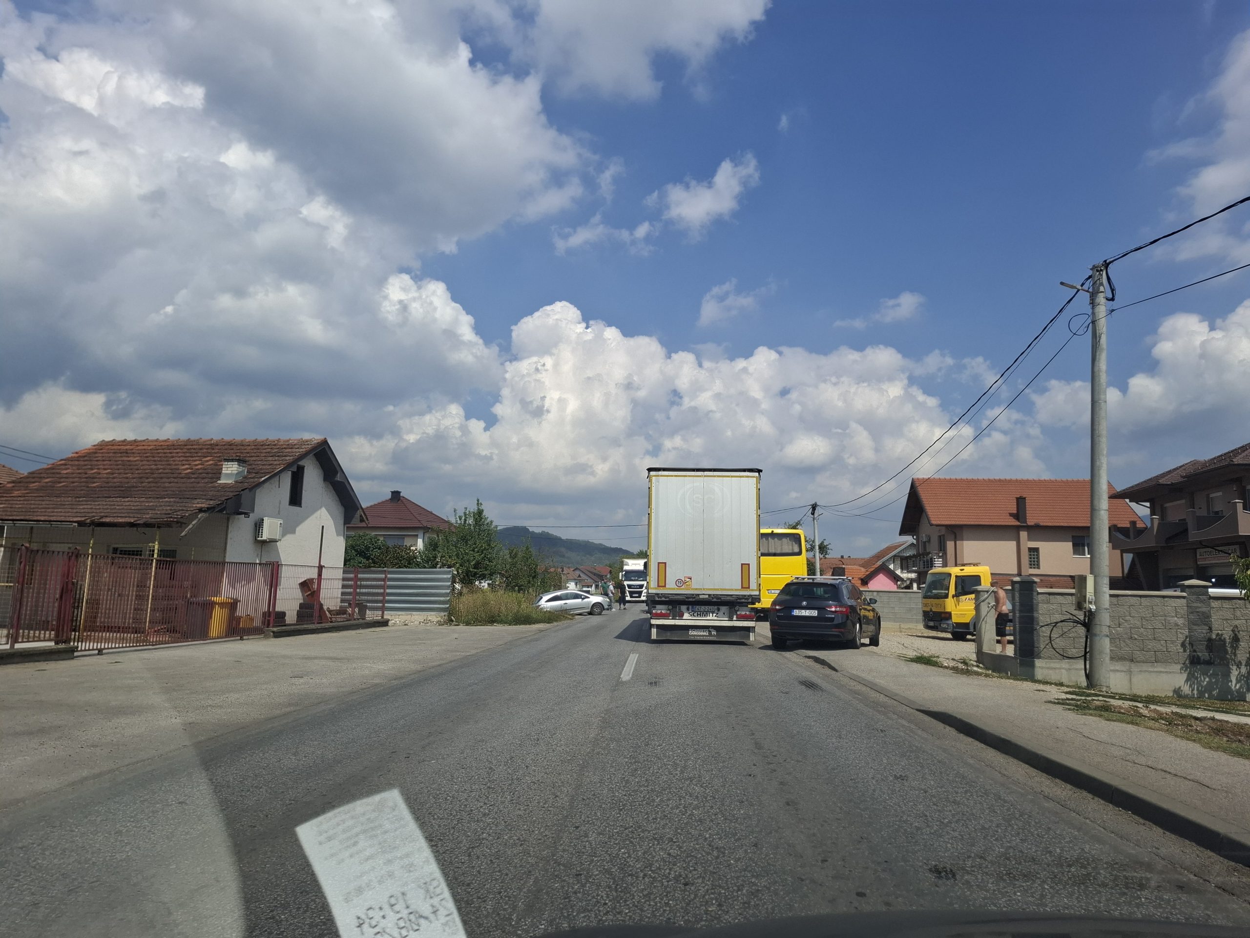 Kilometarske kolone nakon sudara automobila i kamiona u Čelopeku (FOTO) 
