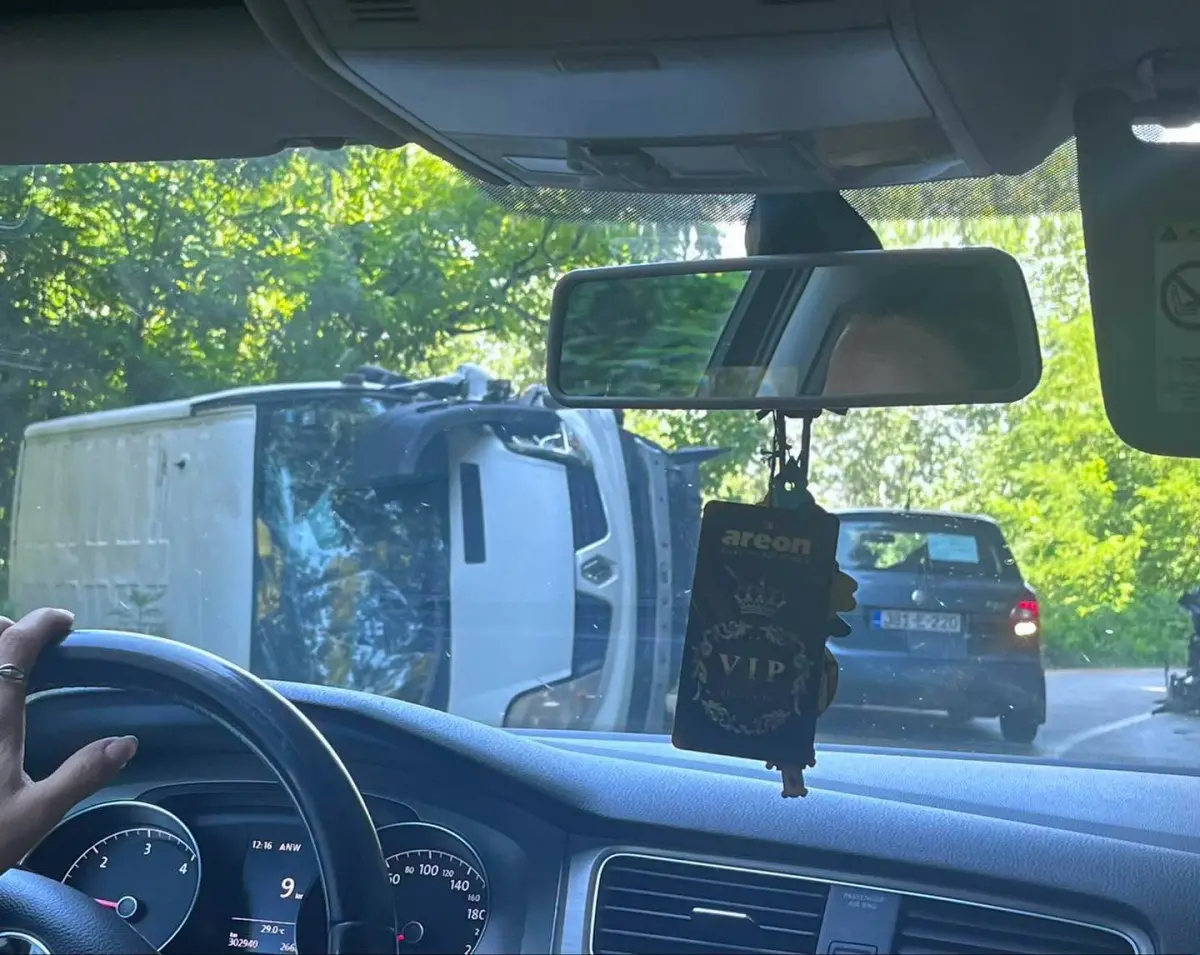 Jedno lice zadobilo povrede u saobraćajnoj nezgodi u Tegarama (FOTO)