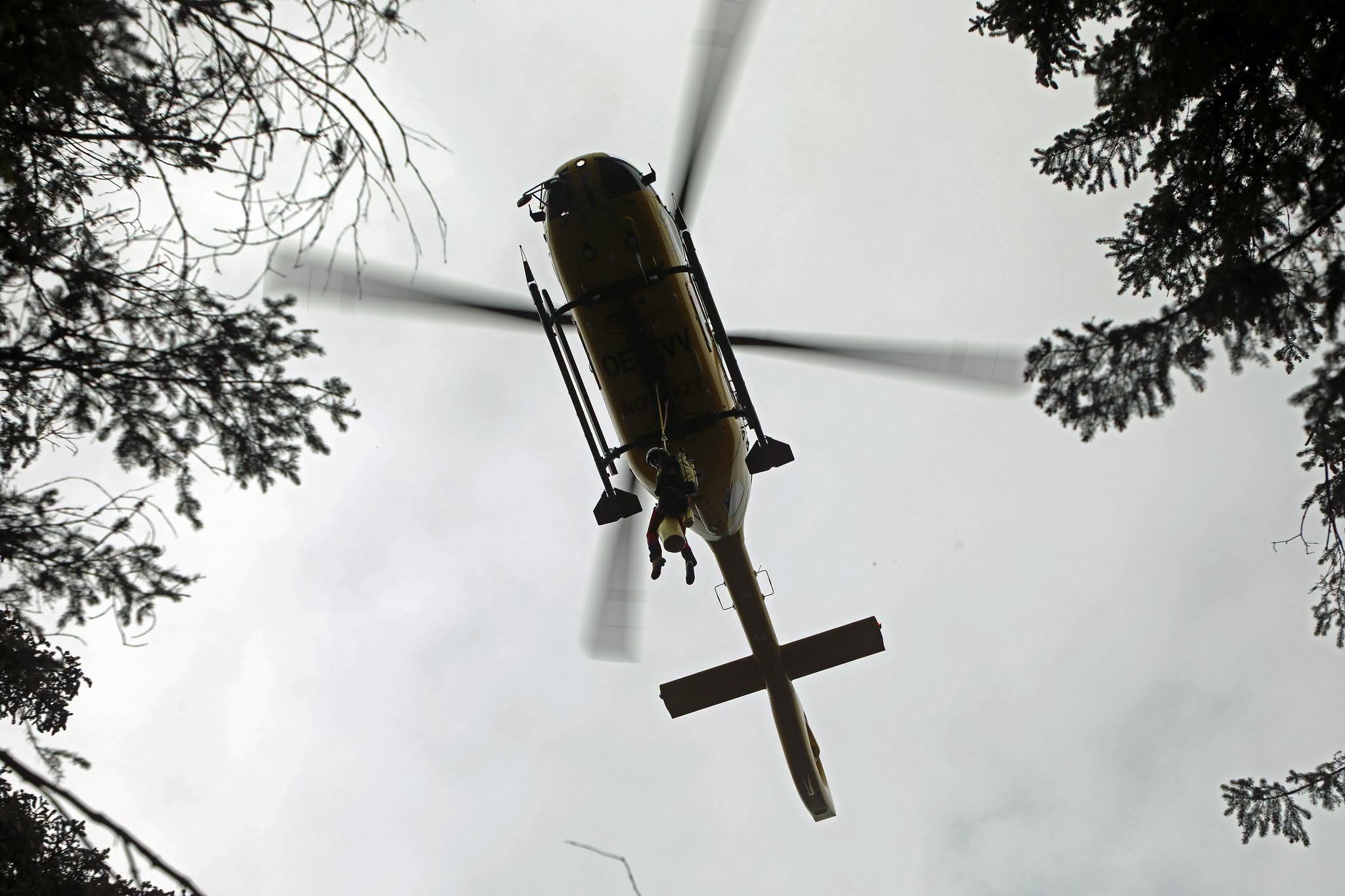 Na radnika iz Križevića kod Zvornika obrušila se stijena u austrijskoj šumi, helikopterom je prevezen u bolnicu (FOTO)