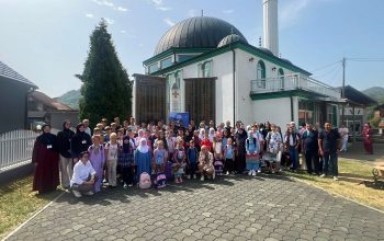 Udruženje “Svitanje” na području Zvornika podjelilo preko 250 školskih ruksaka i pribora (FOTO)