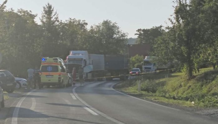 Totalna obustava saobraćaja na magistralnom putu Zvornik – Tuzla zbog smrtonosne nesreće u Saračima (FOTO)