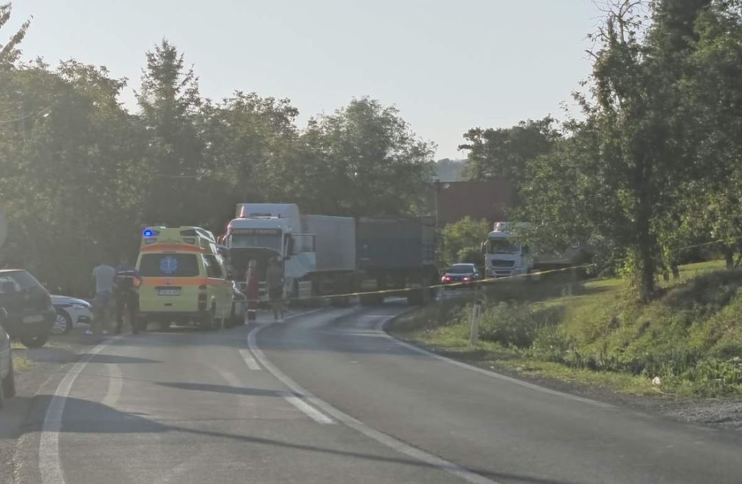 Totalna obustava saobraćaja na magistralnom putu Zvornik – Tuzla zbog smrtonosne nesreće u Saračima (FOTO)