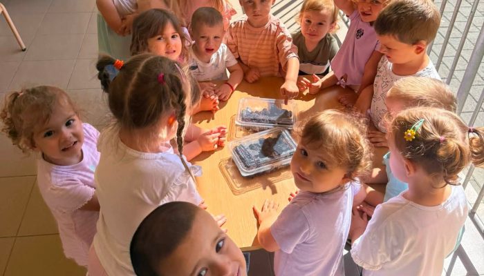 Saradnja koja raduje: Jedna mama obradovala mališane u vrtiću domaćim proizvodima
