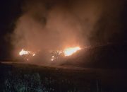Požar zahvatio regionalnu deponiju na Crnom Vrhu, vatrogasci drže vatru pod kontrolom (FOTO)
