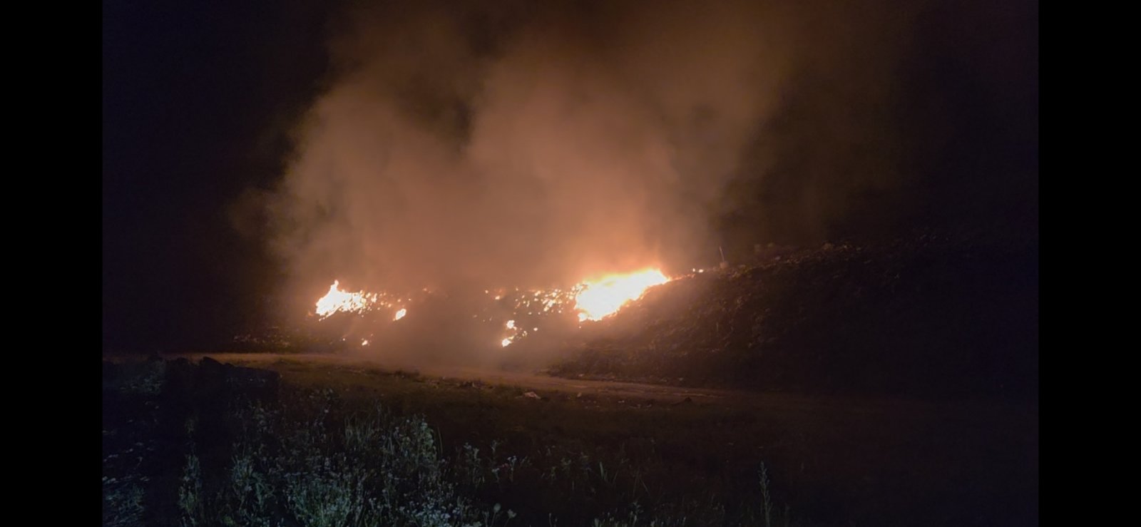 Požar zahvatio regionalnu deponiju na Crnom Vrhu, vatrogasci drže vatru pod kontrolom (FOTO)