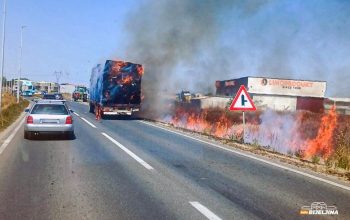 Požar na obilaznici kod Bijeljine: Planula prikolica sa sijenom, vatra zahvatila i strnjik (FOTO)