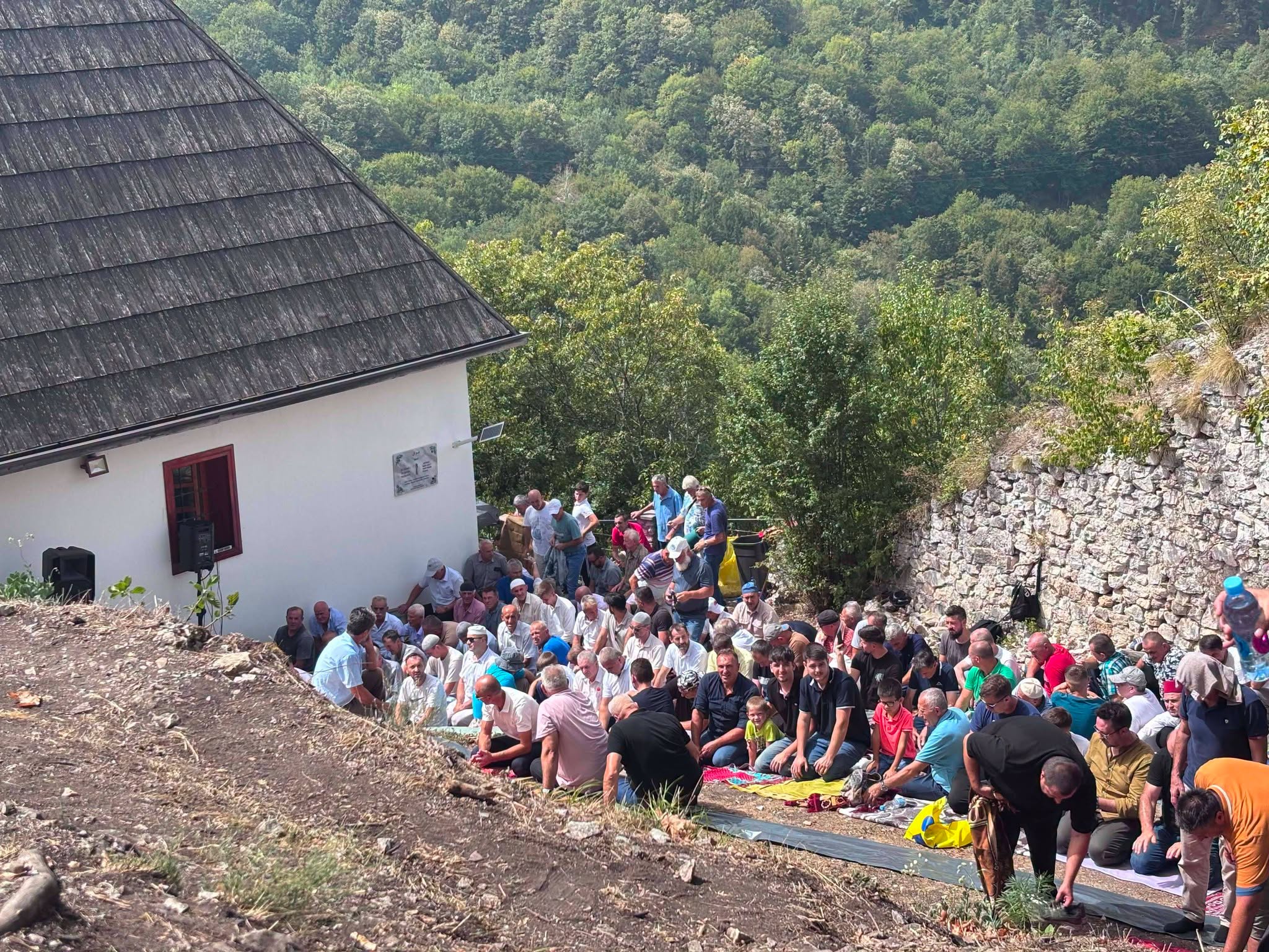 Na Kušlatu kod Zvornika klanjan džuma-namaz