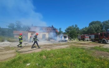 Požar zahvatio objekat komunalnog preduzeća, vatrogasci dva sata gasili vatru (FOTO)