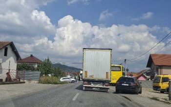 Kilometarske kolone nakon sudara automobila i kamiona u Čelopeku (FOTO)