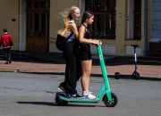 Električni romobil učestvovao u saobraćajnoj nezgodi, dva maloljetnika povrijeđena