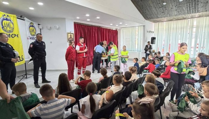 Zvornik: Služba hitne medicinske pomoći u podršci preventivnoj akciji “Zaštitimo d‌jecu u saobraćaju”