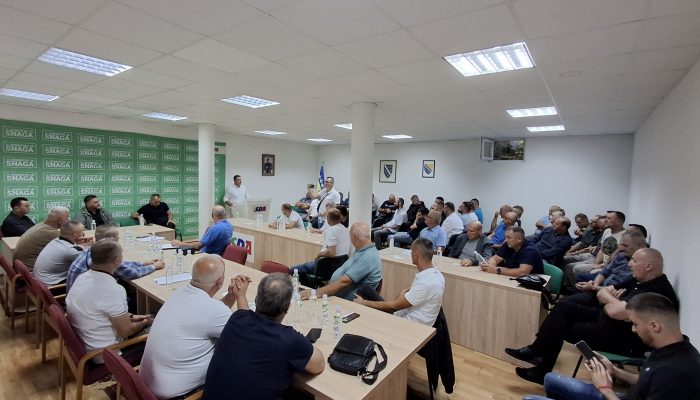 Skupom aktivista Koalicije za državu počela predizborna kampanja u Zvorniku (FOTO)