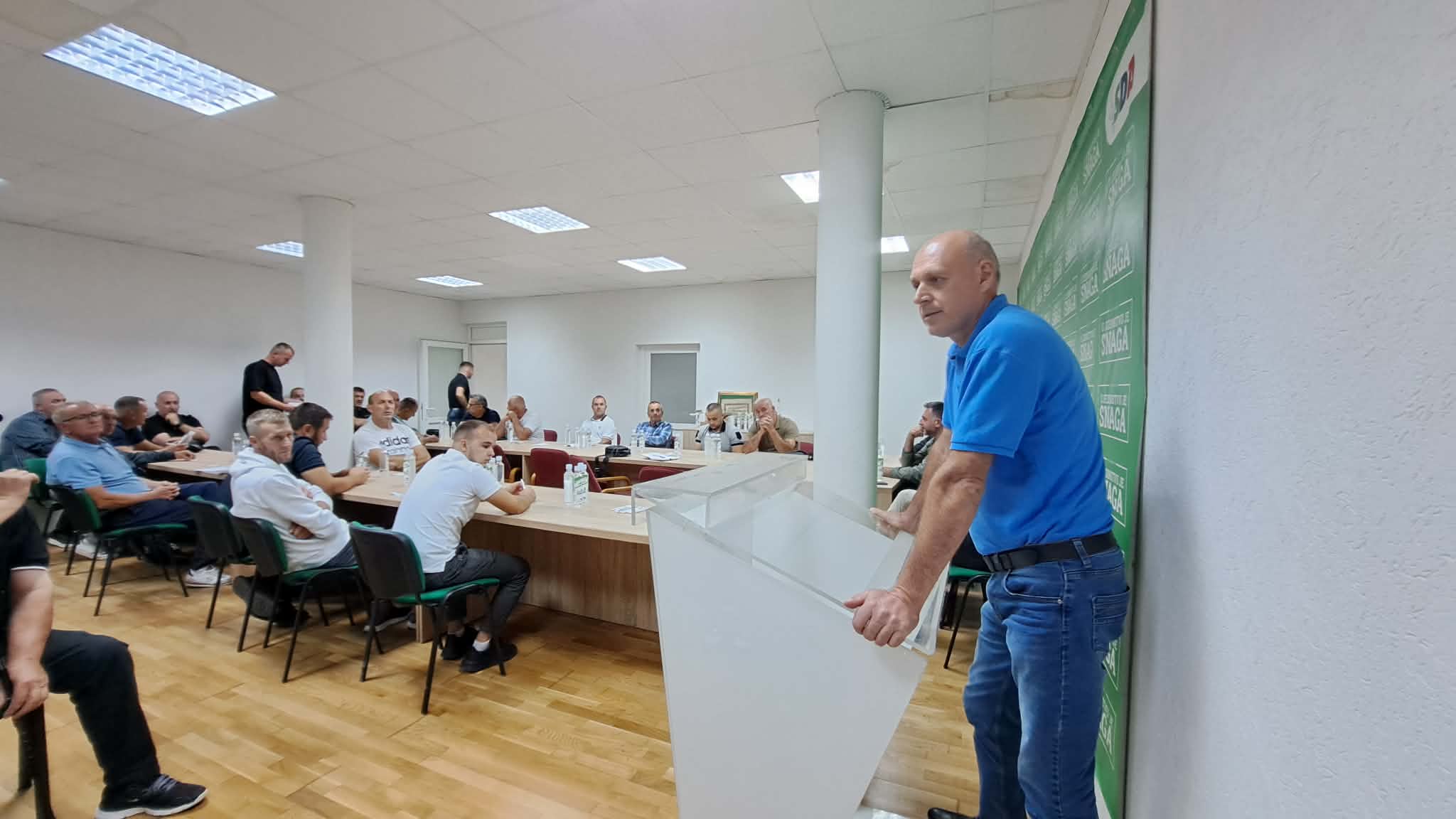Skupom aktivista Koalicije za državu počela predizborna kampanja u Zvorniku (FOTO)