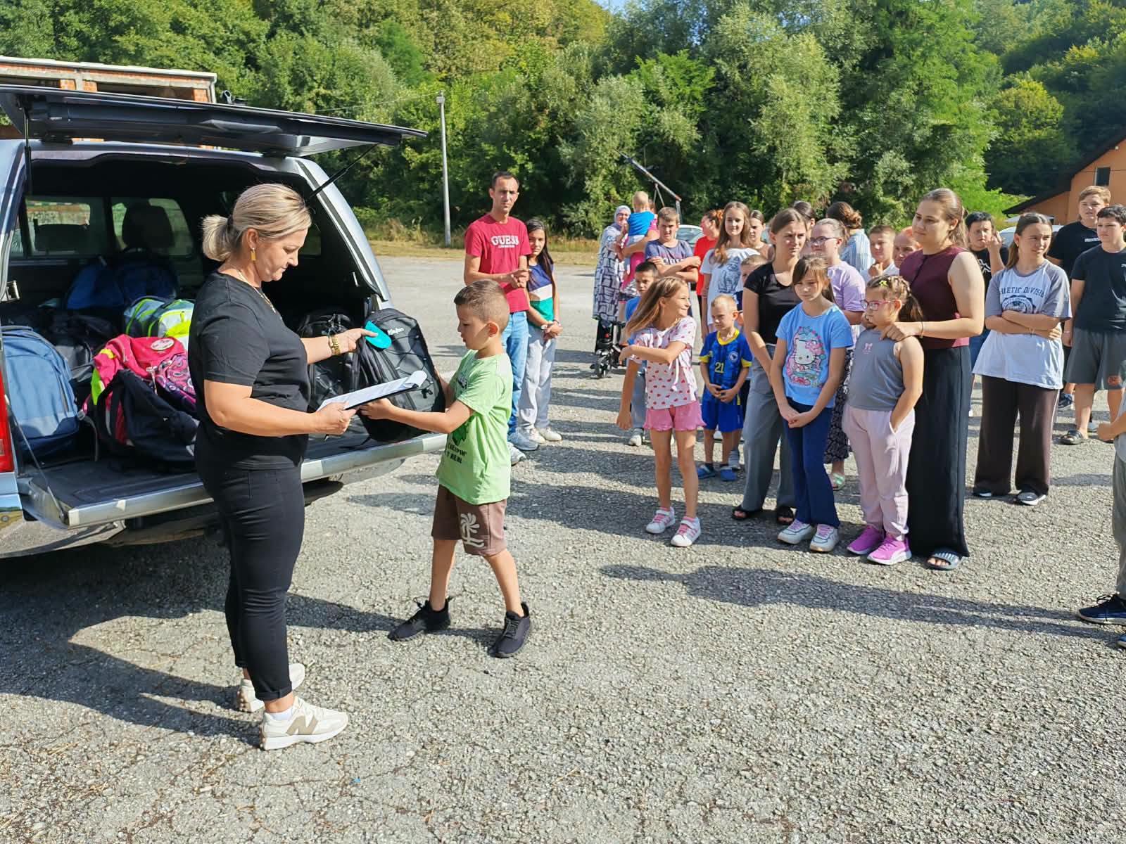 Da početak škole bude ljepši: „Help Others“ obezbijedio 194 kompleta školskog pribora za djecu