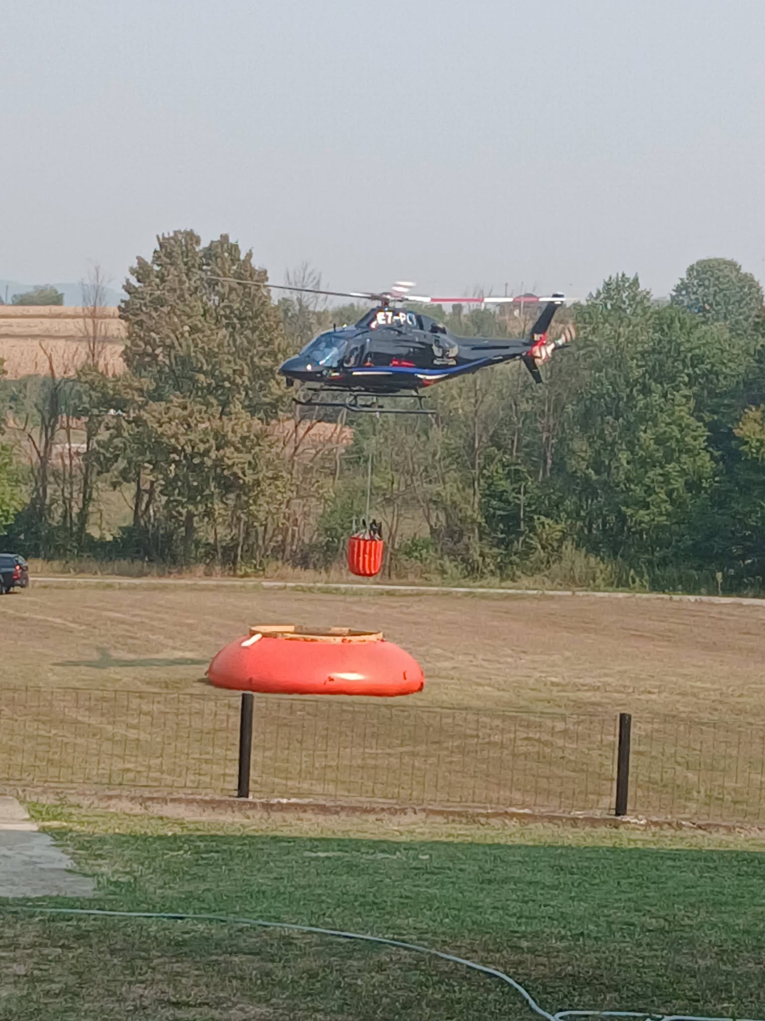 Zbog požara proglašena vanredna situacija na dijelu teritorije opštine Osmaci, helikopteri gasili vatru (FOTO)