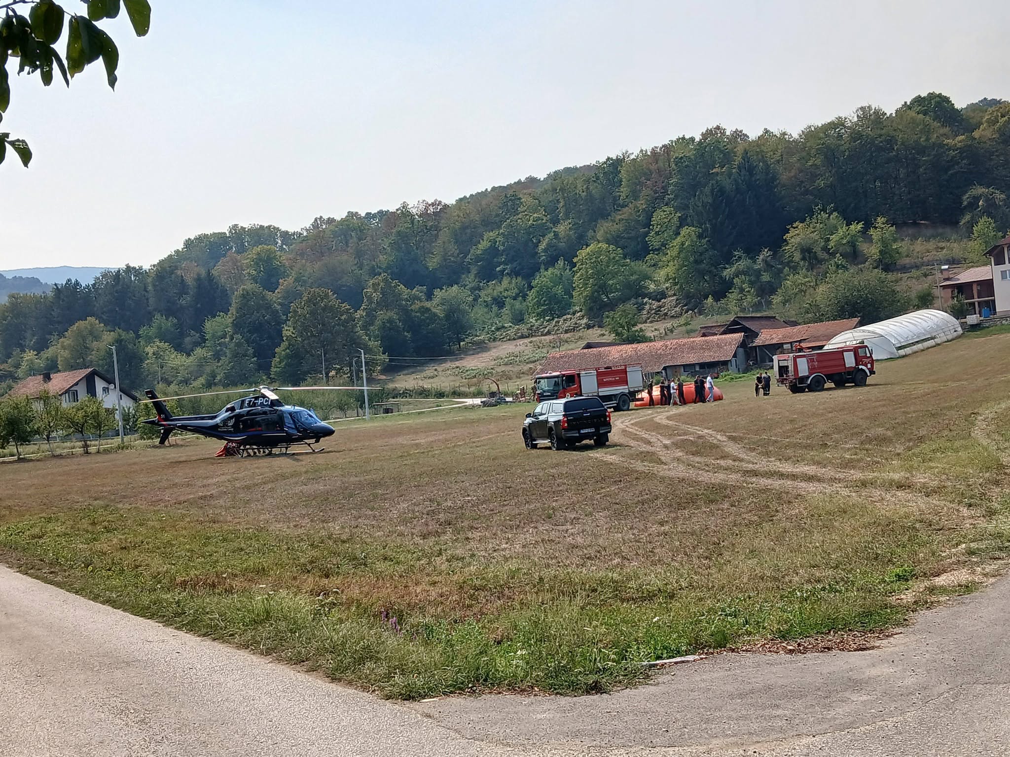 Zbog požara proglašena vanredna situacija na dijelu teritorije opštine Osmaci, helikopteri gasili vatru (FOTO)
