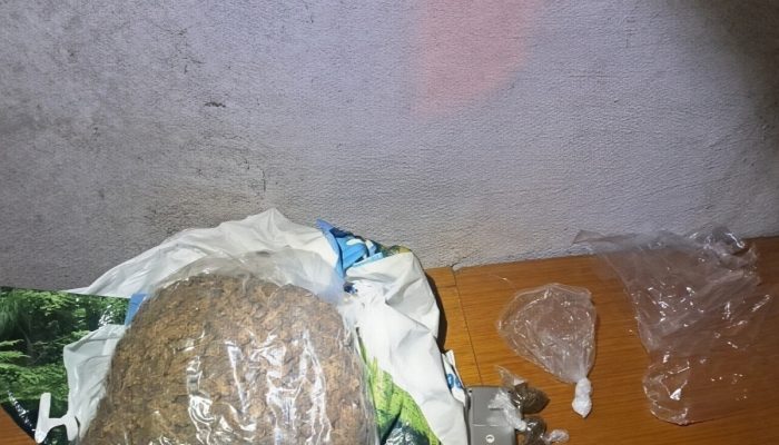 Akcija „Kacigа“: U Zvorniku pronađeno oko kilogram droge, dvojica osumnjičenih predati tužilaštvu (FOTO)