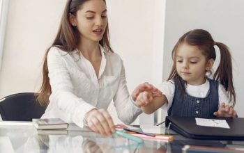 https://zvornicki.ba/asistenti-u-nastavi-u-rs-odustaju-od-posla-zbog-losih-uslova-rada/