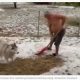 Nevjerovatne scene iz BiH: Led sklanjali lopatama (VIDEO)
