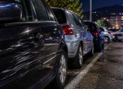 Oštećena karoserija na oko 17 parkiranih vozila u Zvorniku