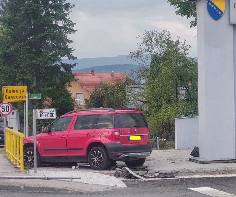Izlijetanje sa magistralnog puta Zvornik-Tuzla (FOTO)