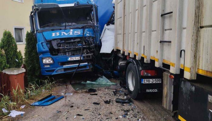 Saobraćaj otežan kod Kozluka, stravičan sudar dva teretna vozila, povrijeđene dvije osobe (FOTO)