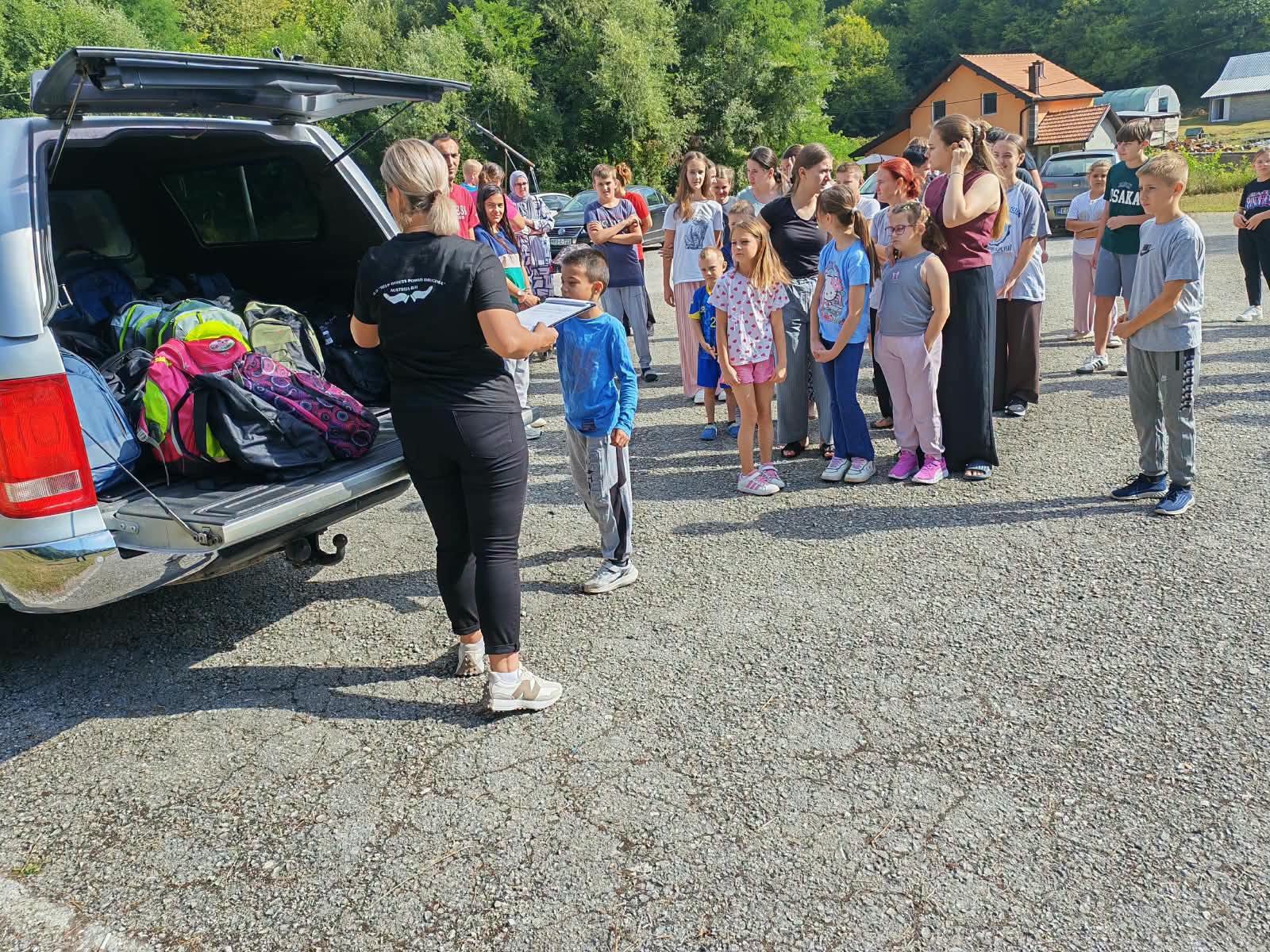 Da početak škole bude ljepši: „Help Others“ obezbijedio 194 kompleta školskog pribora za djecu