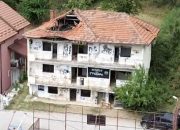 Zvornik: Počinje rušenje devastiranog objekta u naselju Grobnice
