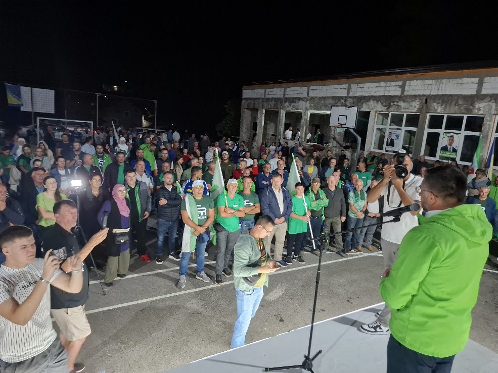 U Kamenici kod Zvornika održan skup Koalicije za državu, kandidati se predstavili stotinama prisutnih (FOTO)