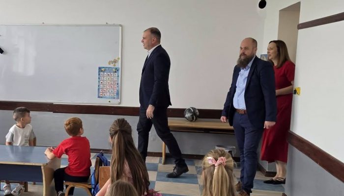 U klupe Osnovne škole Desanka Maksimović u Čelopeku selo 93 prvačića