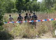 Drama u Loznici: Audi sletio u kanal i ostao da visi nad liticom, vatrogasci spasili vozača