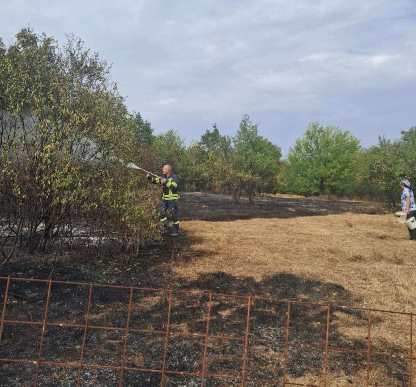 Dva požara na području Zvornika: Vatra prijetila kućama i voćnjaku, pričinjena manja šteta (FOTO)