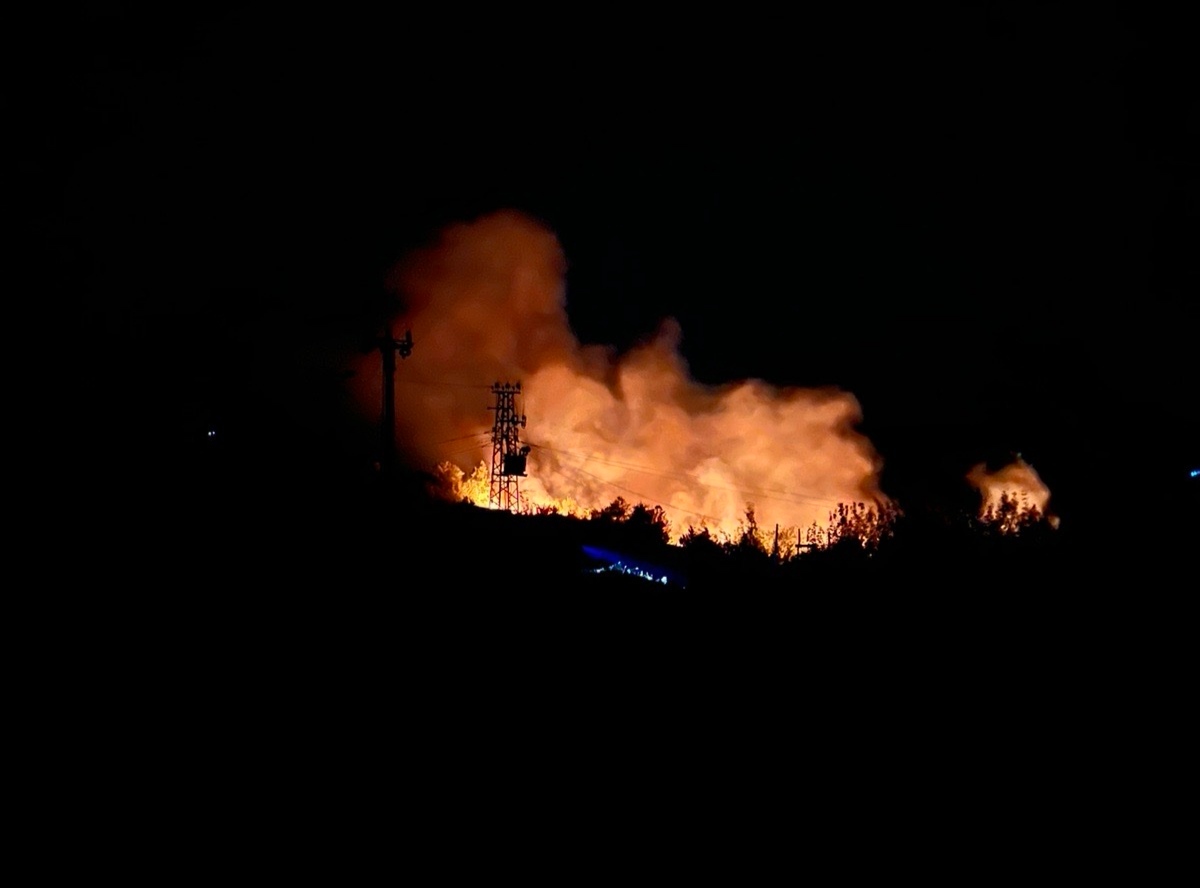 Lokalizovan veliki požar, zvornički vatrogasci se cijele noći borili sa vatrenom stihijom