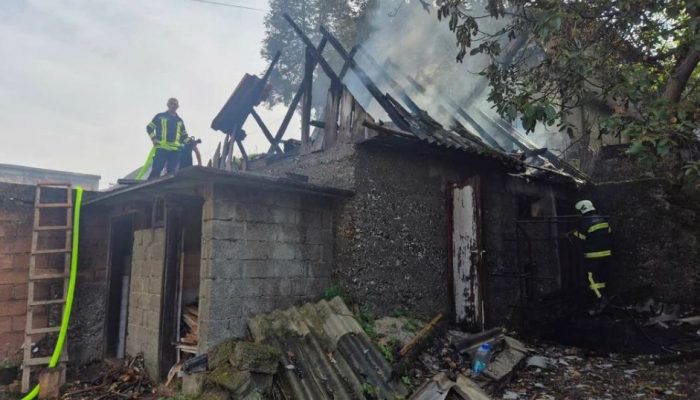 Novi požar kod Zvornika: Zapalio se pomoćni objekat u Kozluku (FOTO)