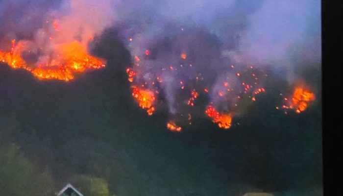 Helikopteri Oružanih snaga BiH gase požare u  Kalesiji, Drvaru, Bihaću i Prozoru